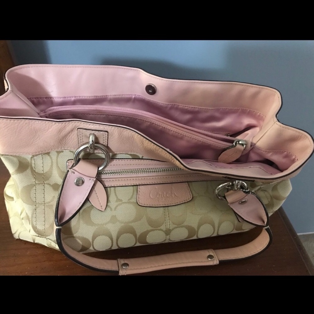 Spring Coach purse - Picture 2 of 7